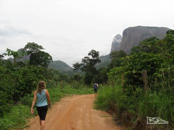 Caminhando e explorando a belíssima região de Pancas, nos Pontões Capixabas, noroeste do Espírito Santo (foto de Dez/2008)